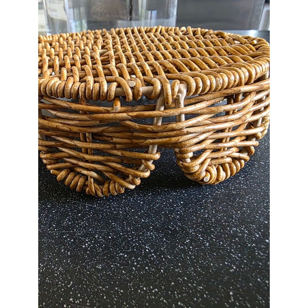 Straight Lined Glass Cylinder Nestled Into A Scalloped Rattan Base 8.5x6 - Picture 3 of 8